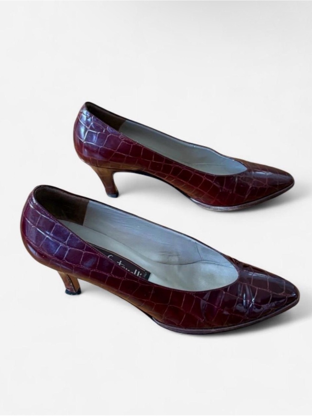 Women’s Vintage Burgundy Croc-Embossed Pointed-Toe Pumps